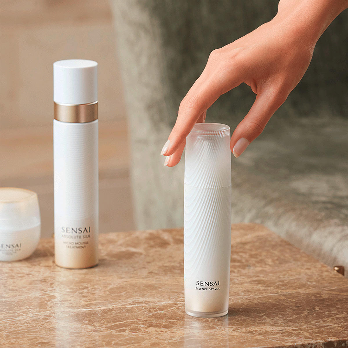 SENSAI Essence Day Veil 40 ml - 3