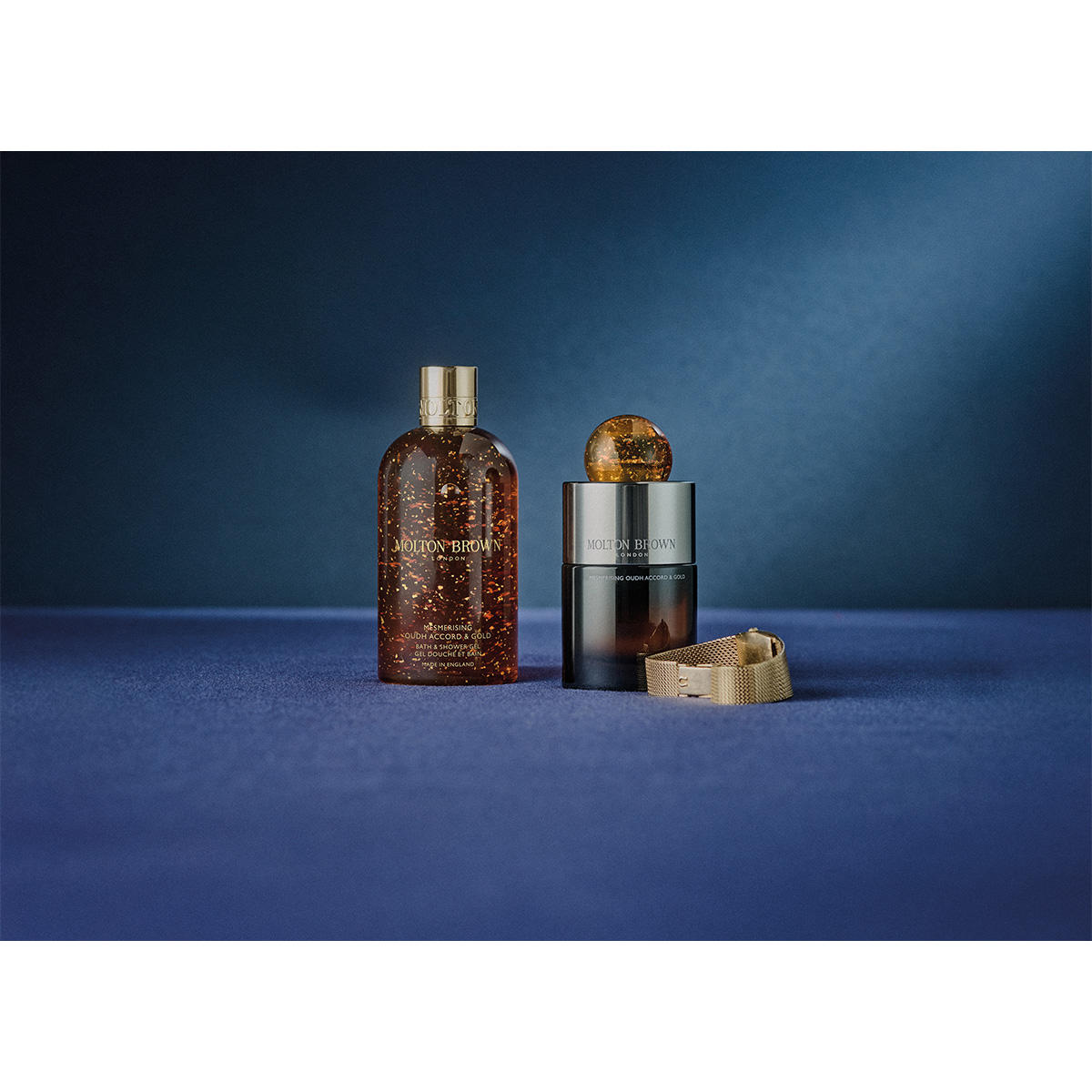 MOLTON BROWN Mesmerising Oudh Accord & Gold Fine Liquid Hand Wash 300 ml - 3