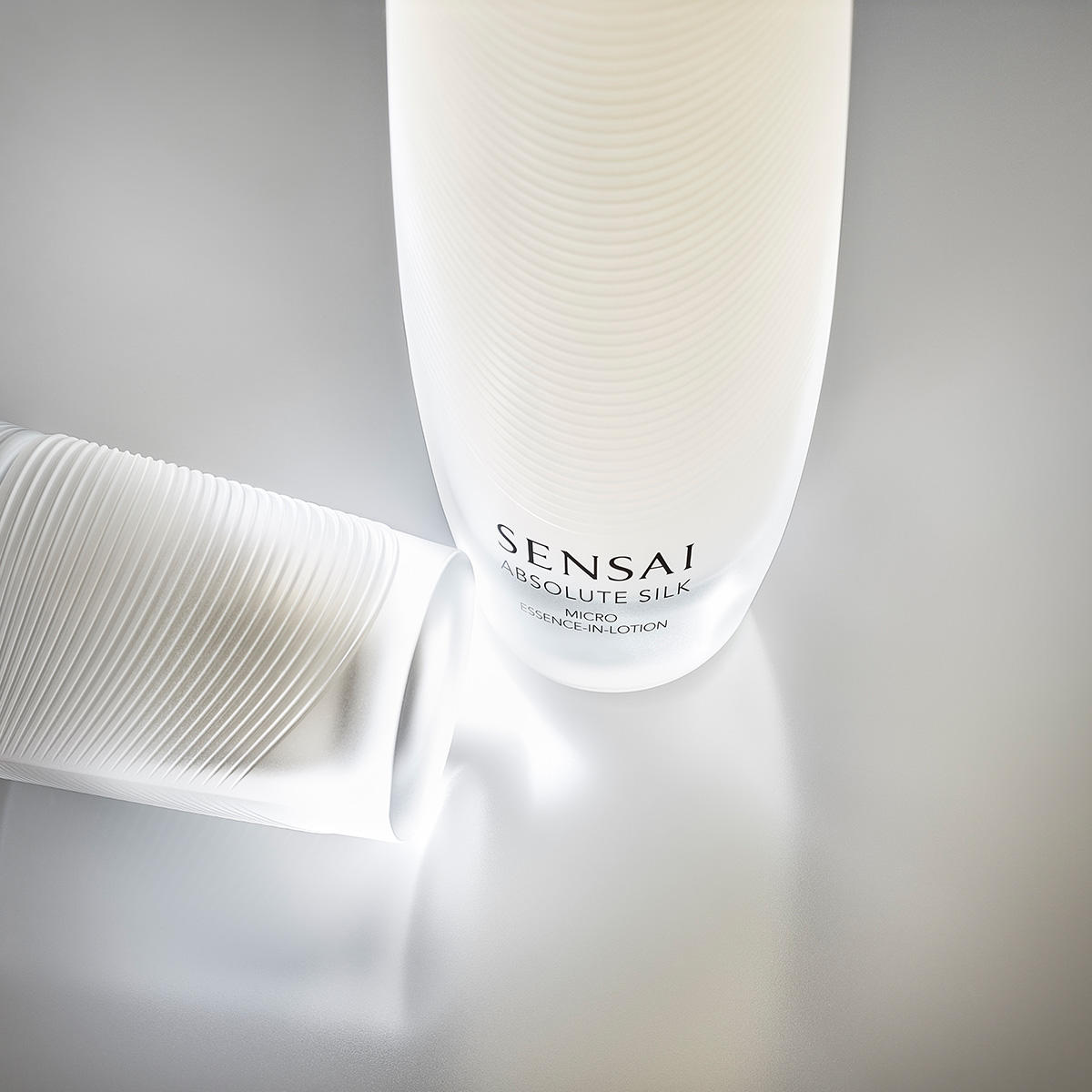 SENSAI ABSOLUTE SILK Essence-In-Lotion 125 ml - 3