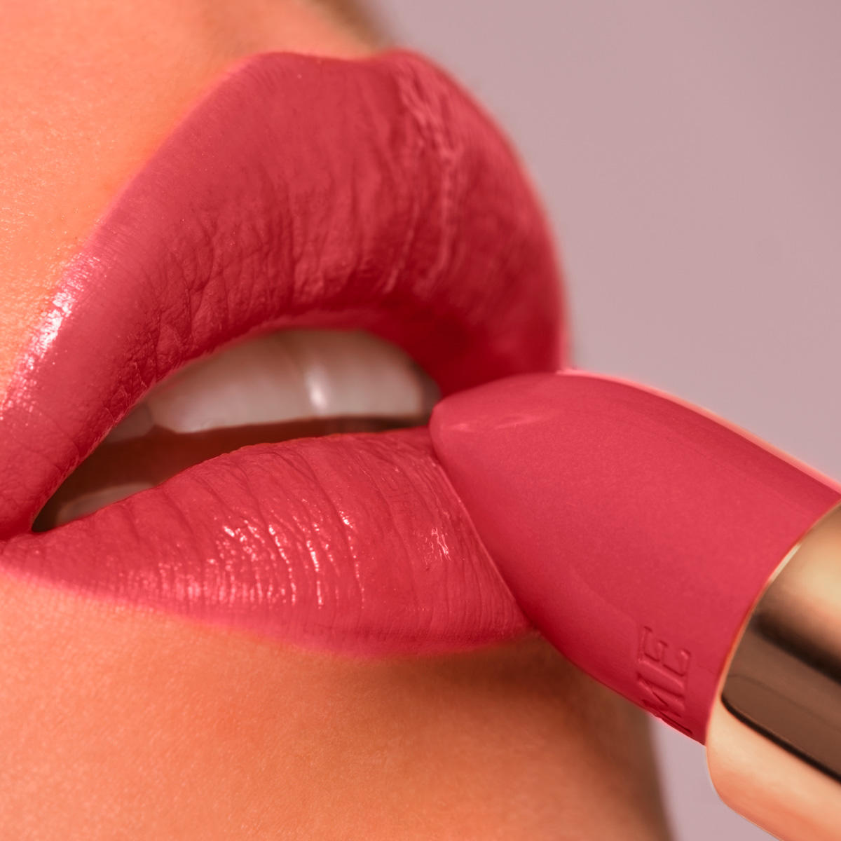 Lancôme L'Absolu Rouge Cream Lippenstift 06 
Rose-Nu
 3,4 g - 4