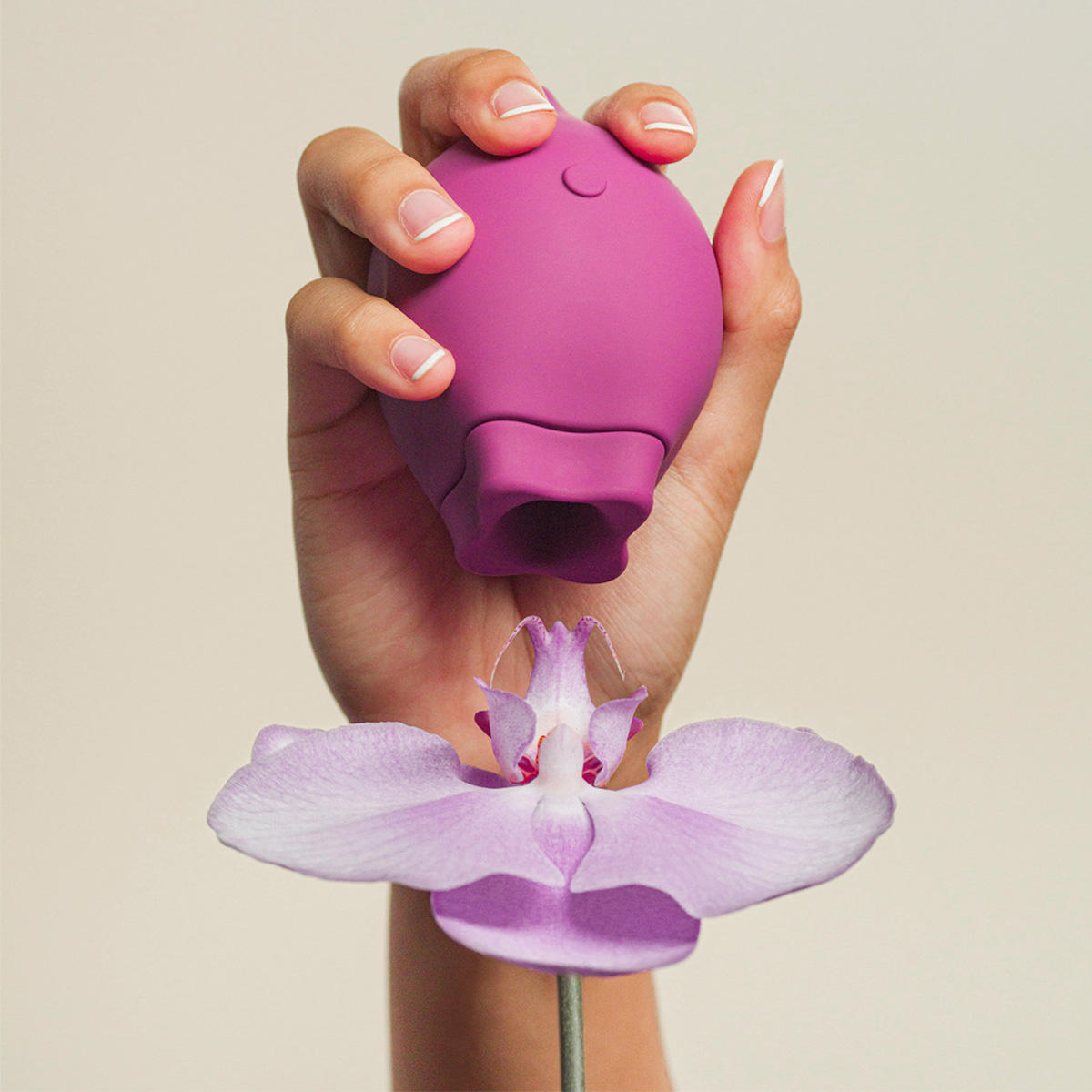 smile makers The Poet Powerful Suction Vibrator  - 4