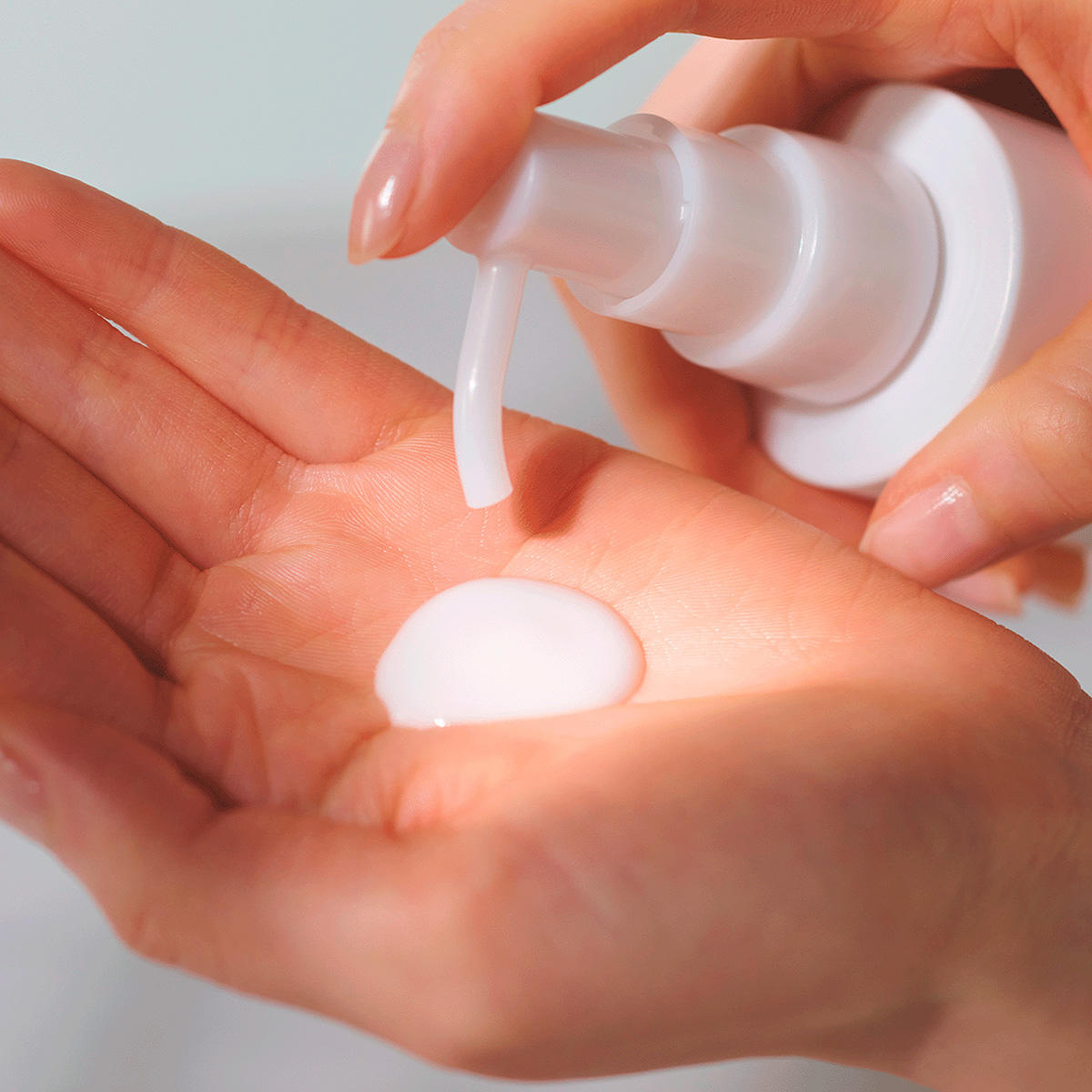 SENSAI ABSOLUTE SILK CLEANSING MILK 150 ml - 4