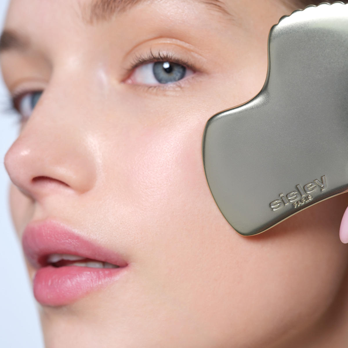 SISLEY PARIS Ginko Gua Sha  - 4