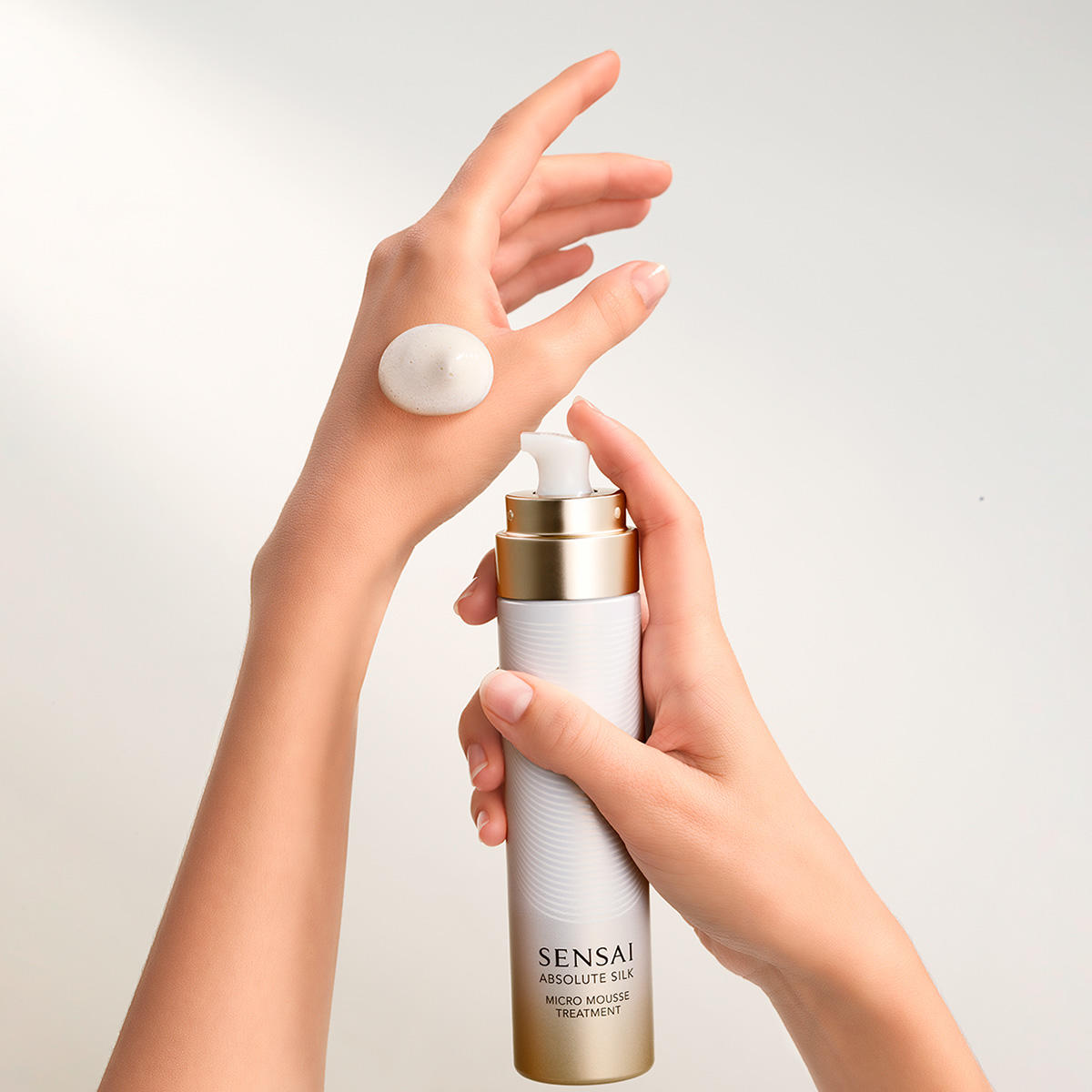 SENSAI ABSOLUTE SILK Micro Mousse Treatment 90 ml - 5